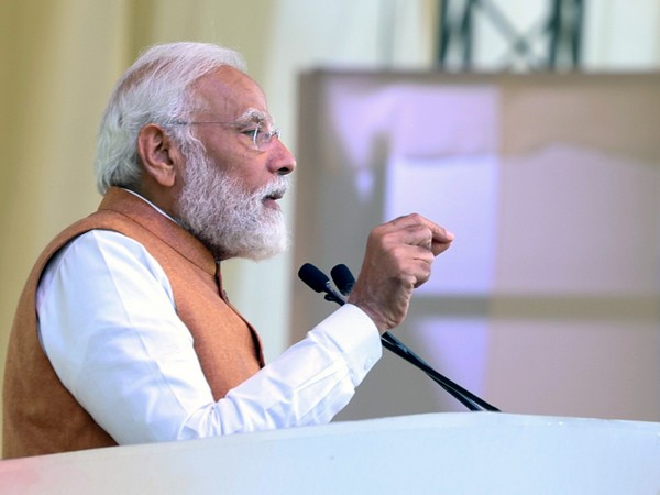 prime minister narendra modi addresses the crowd