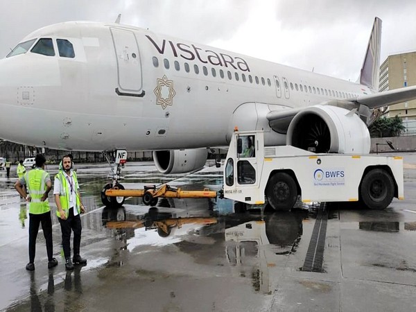 a vistara aircraft engine was hit by a tow truck