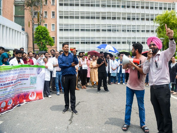 aiims doctors protest against the alleged sexual assault and murder of a trainee doctor