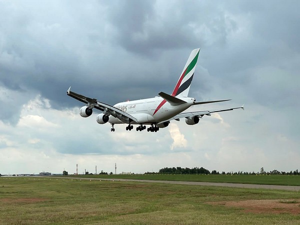 emirates’ flagship a380 lands at bengaluru airport for the first time