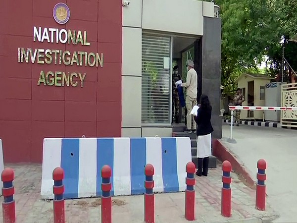 activist gautam navlakha surrendered before national investigation agency