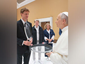 “Could I play at Wimbledon”: Pope Leo XIV shares a laugh with Italy’s tennis star Sinner