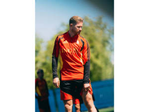 Belgium’s de Bruyne relishes veteran status, match-up with Premier League rival Salah ahead of WC opener against Egypt