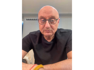 “Main aapke saath hoon, aaj bhi, kal bhi”: Anupam Kher shows his support for students amid NEET protests
